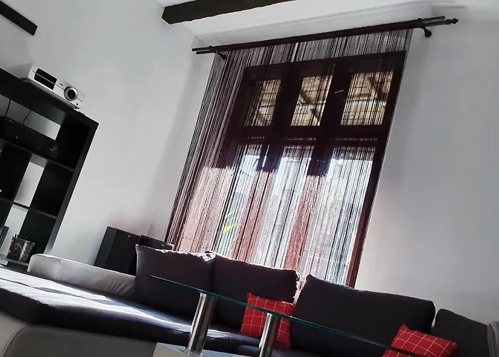 Music & And דירה קטוביץ