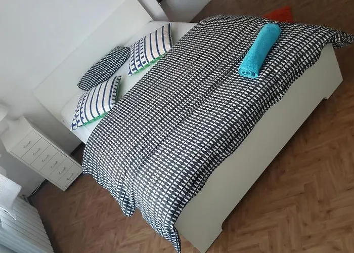 Music & And 公寓 *