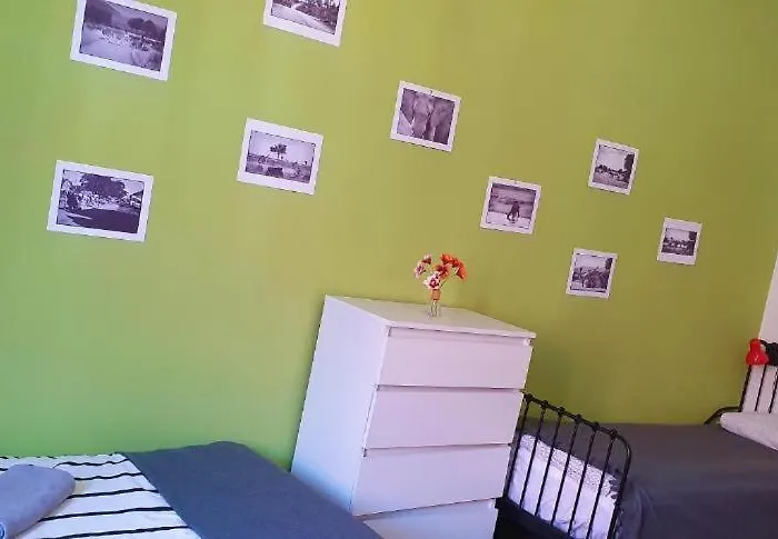 Music & And 公寓 *