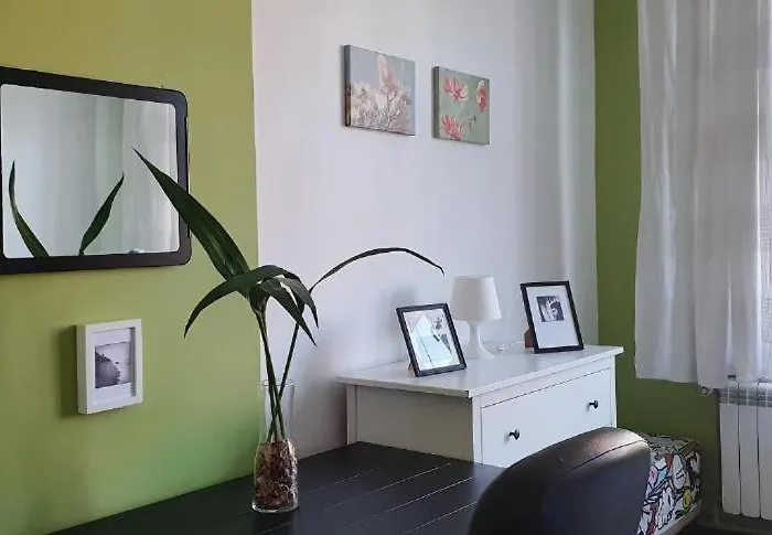 דירה Music & And